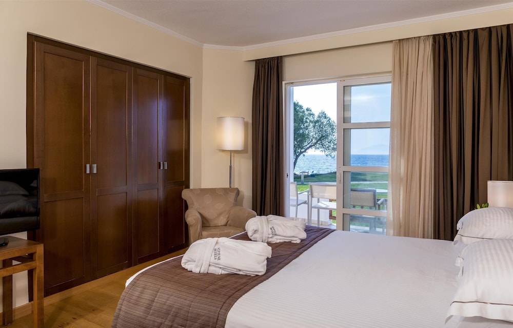 51_w3837h2450x3y0-e6fa44d9_z