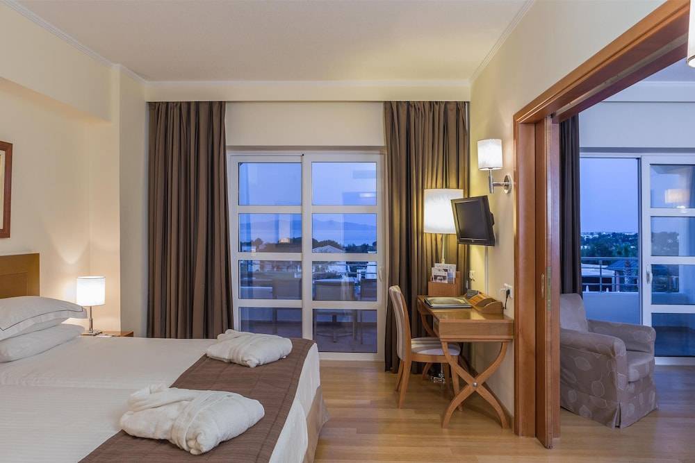 64_w3837h2560x3y0-bf45739e_z