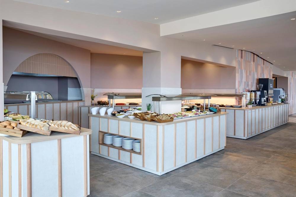 24_w3840h2556x0y4-2fed3d48_z