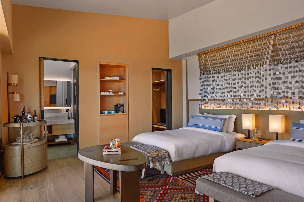 37_w6720h4476x0y4-1a3cda53_z