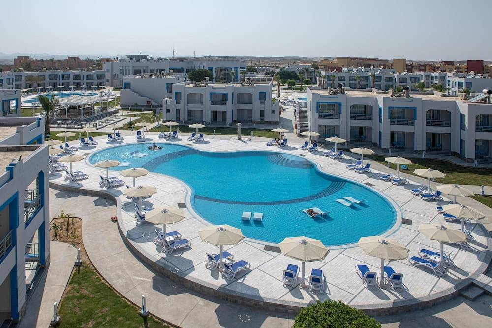 16_w3837h2556x3y4-62717a7f_z