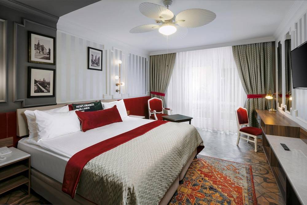 8_w3837h2560x3y0-9c935eb0_z