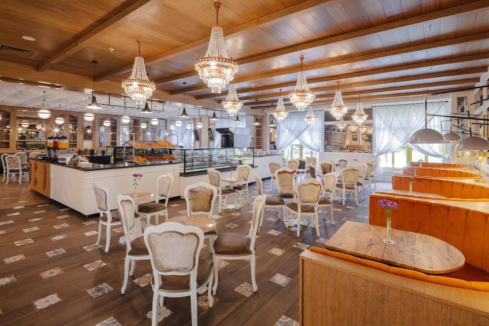 38_w3837h2557x3y3-8941fd8b_z