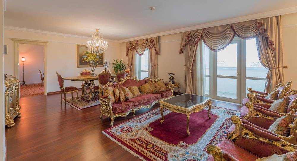 54_w3836h2078x4y3-431e3f2a_z