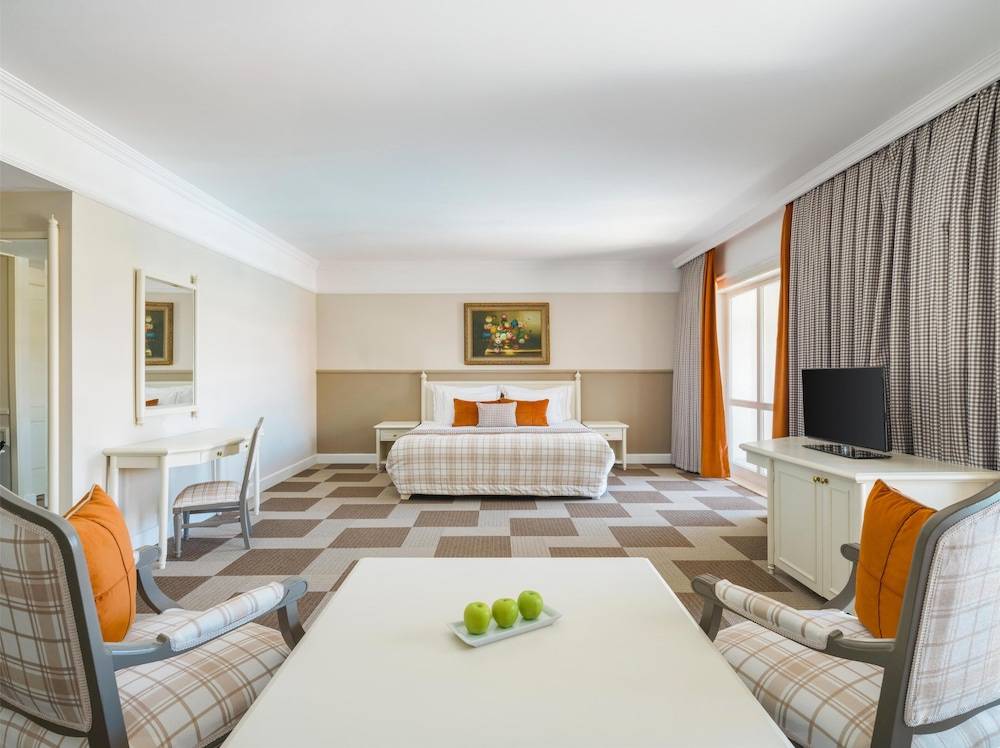 56_w3840h2874x0y4-fbc35cf9_z