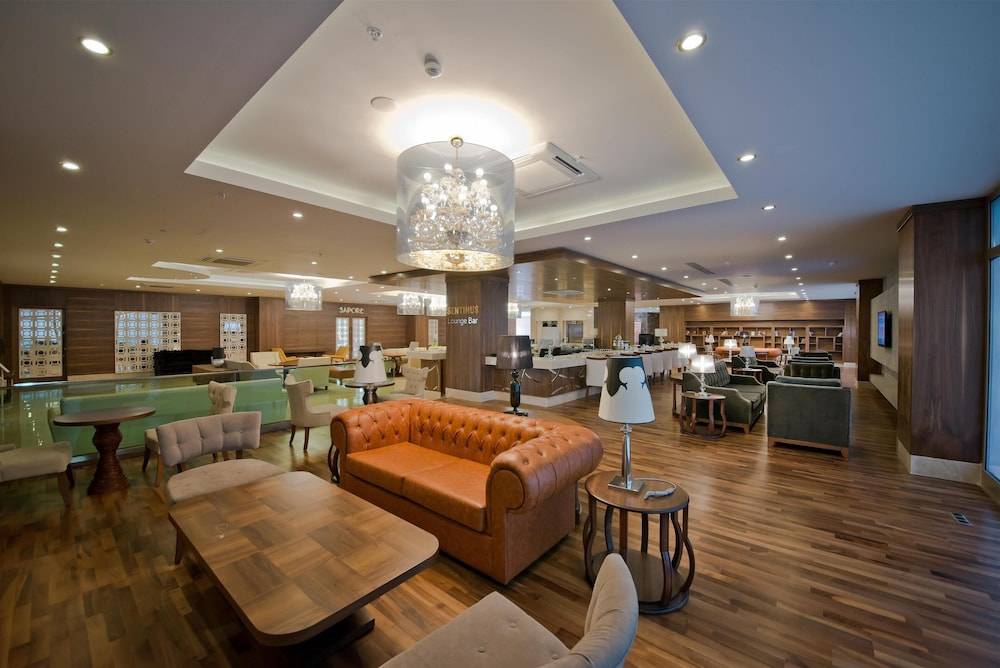 32_w3837h2563x3y0-f3f54a1e_z