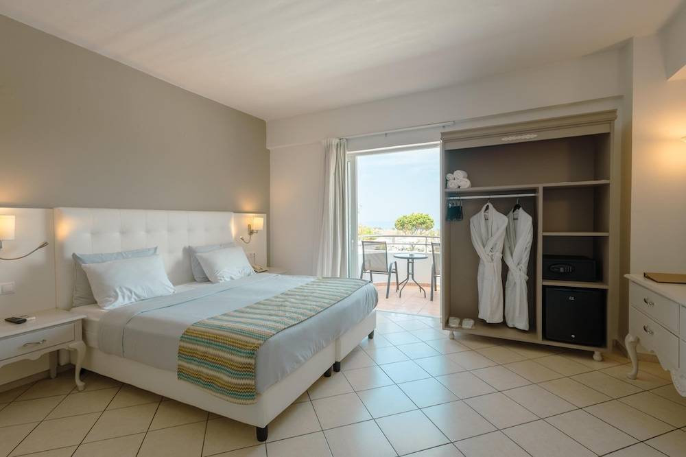 23_w3837h2557x3y3-b04c04e3_z