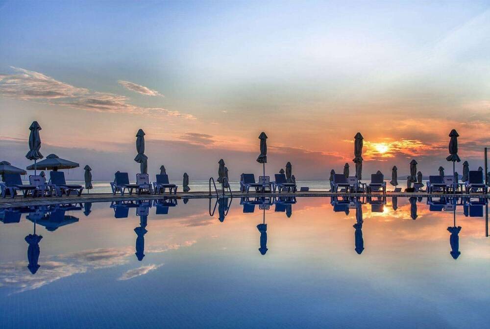 16_w1810h1214x0y2-f8a2dc64_z