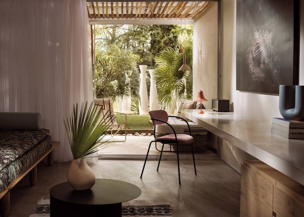 27_w3996h2857x0y0-79a7186a_z