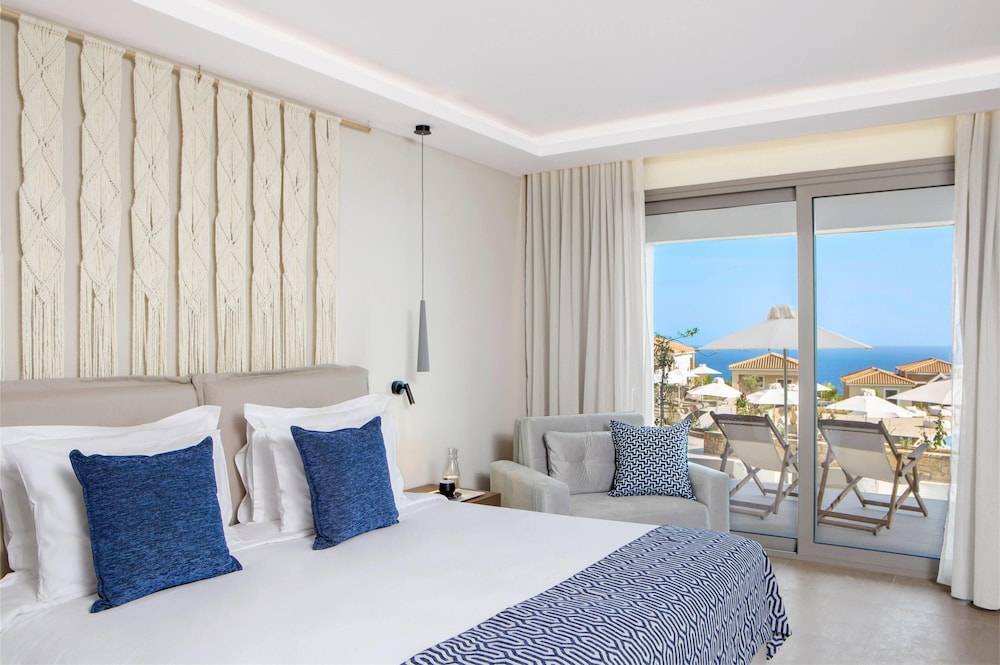 23_w3840h2555x0y4-6b69a110_z