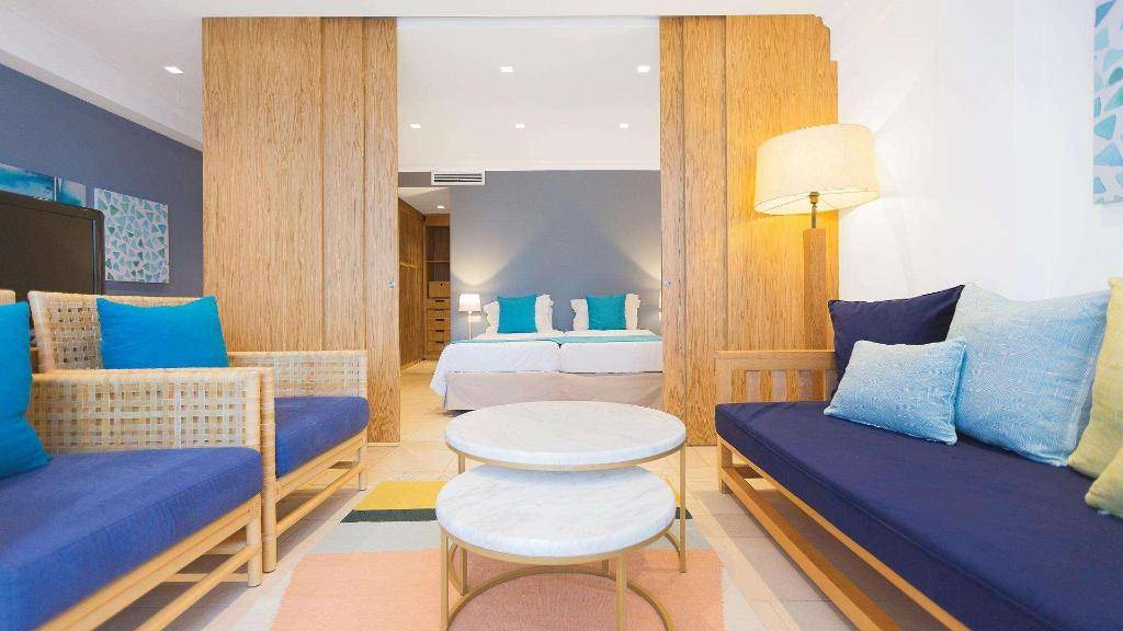 23_015606a_hb_w_1012