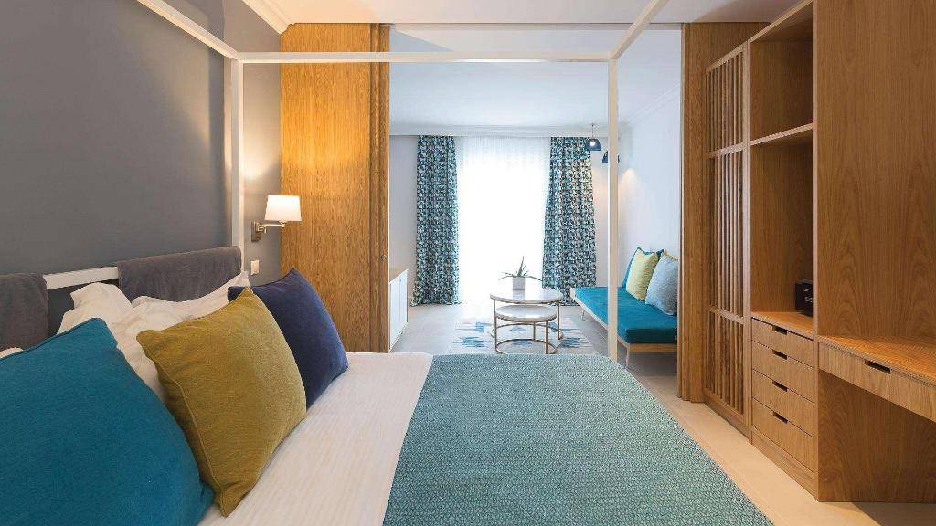 28_015606a_hb_w_1018