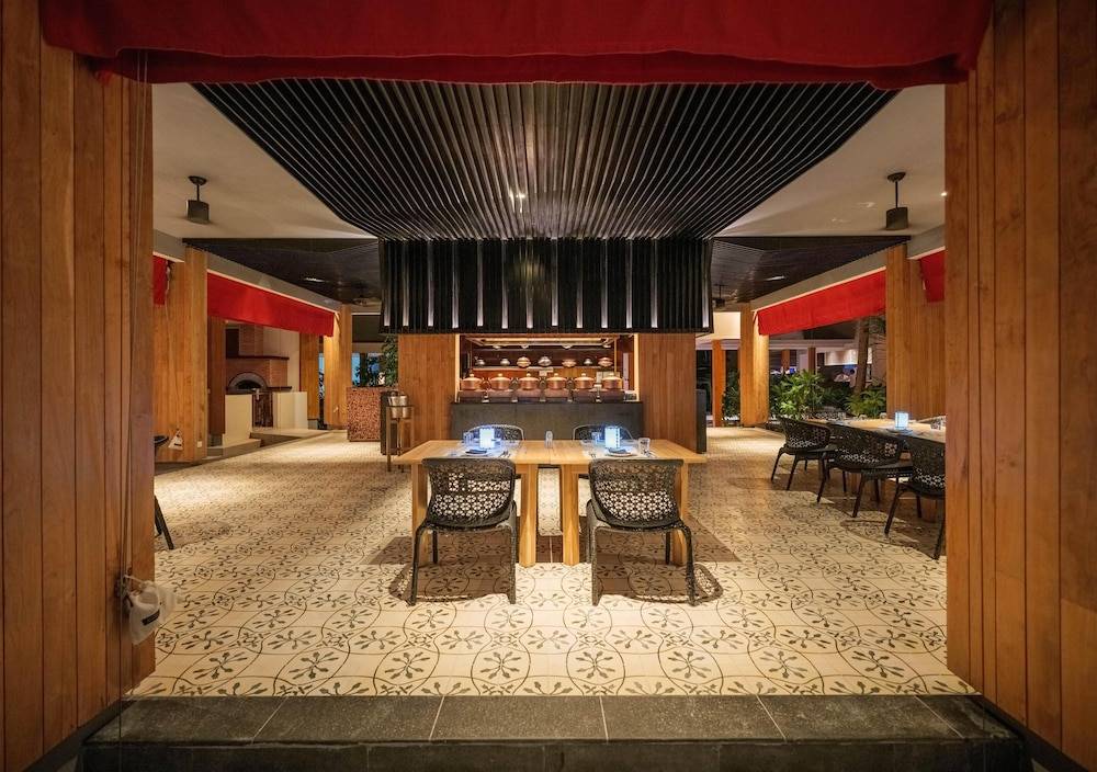 44_w3837h2703x3y3-51a3d0cd_z