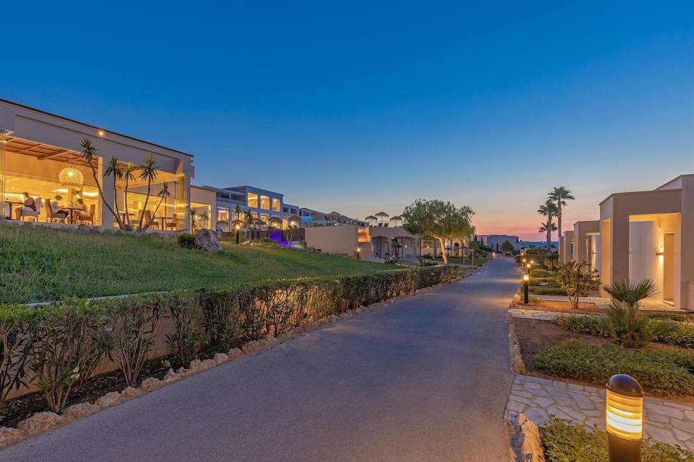 41_w3838h2558x2y3-af7aaec0_z