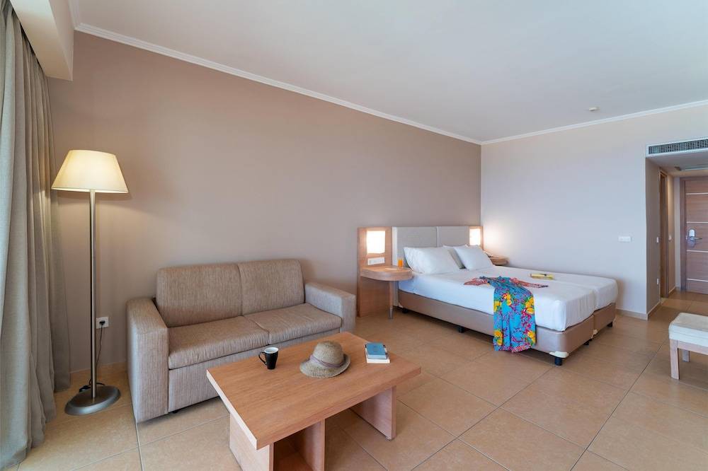 47_w3840h2557x0y4-620688bc_z