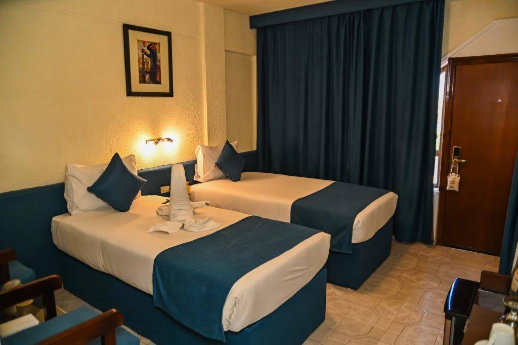 roundtrip_egypt___paradise_abu_soma__ds__12986