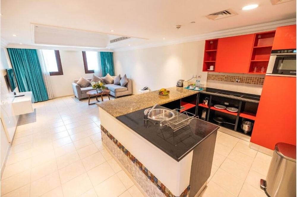 30_w877h581x0y3-d4b516b8_z