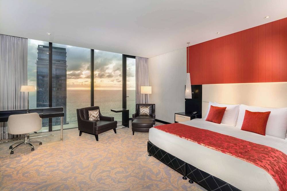 32_w3837h2556x2y0-e883f663_z