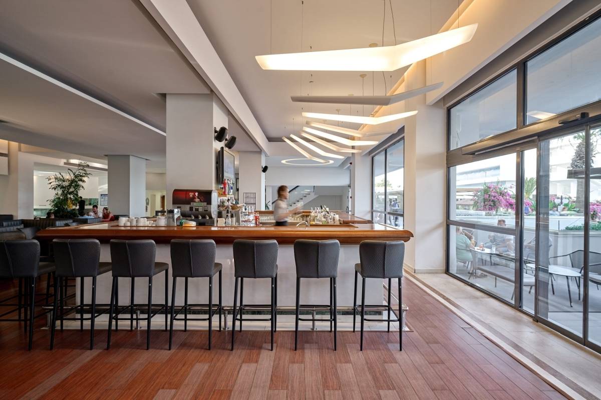 14_AMTSGR0JC4_1525366