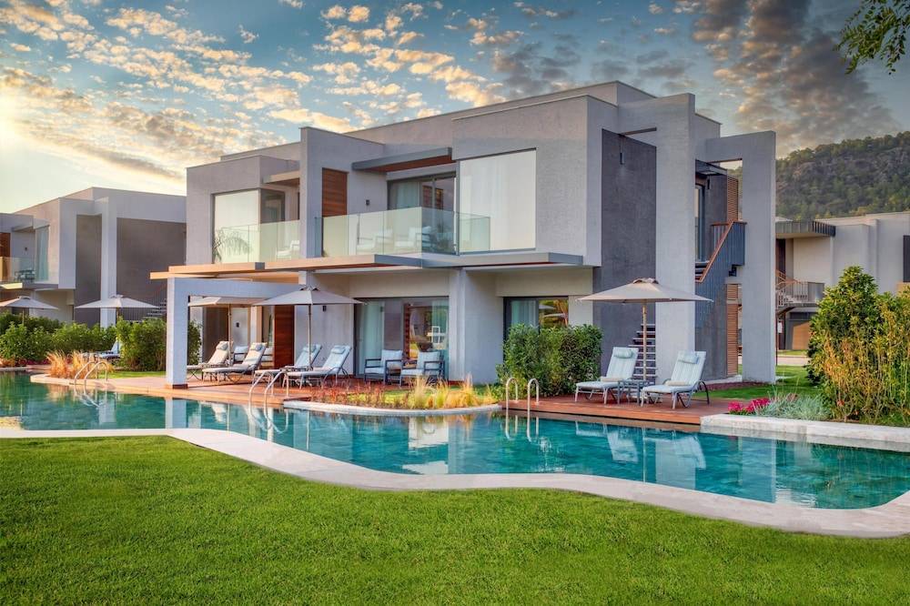 8_w3840h2557x0y3-6649954e_z