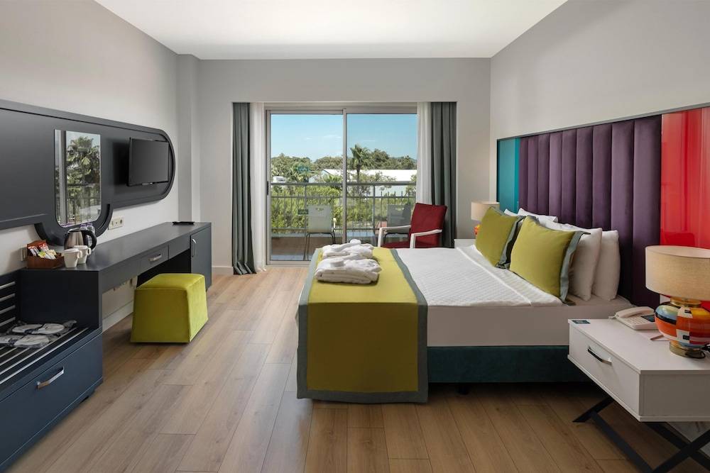 42_w5752h3840x5y0-1b41288f_z