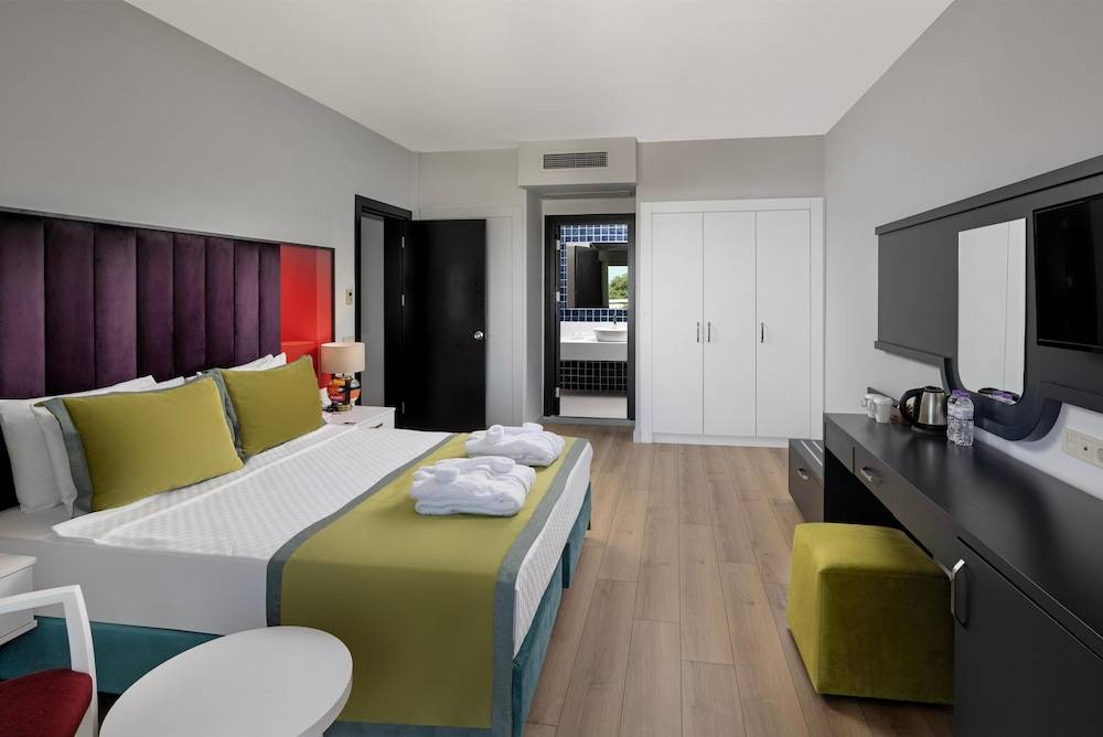 44_w5751h3840x5y0-e305d492_z