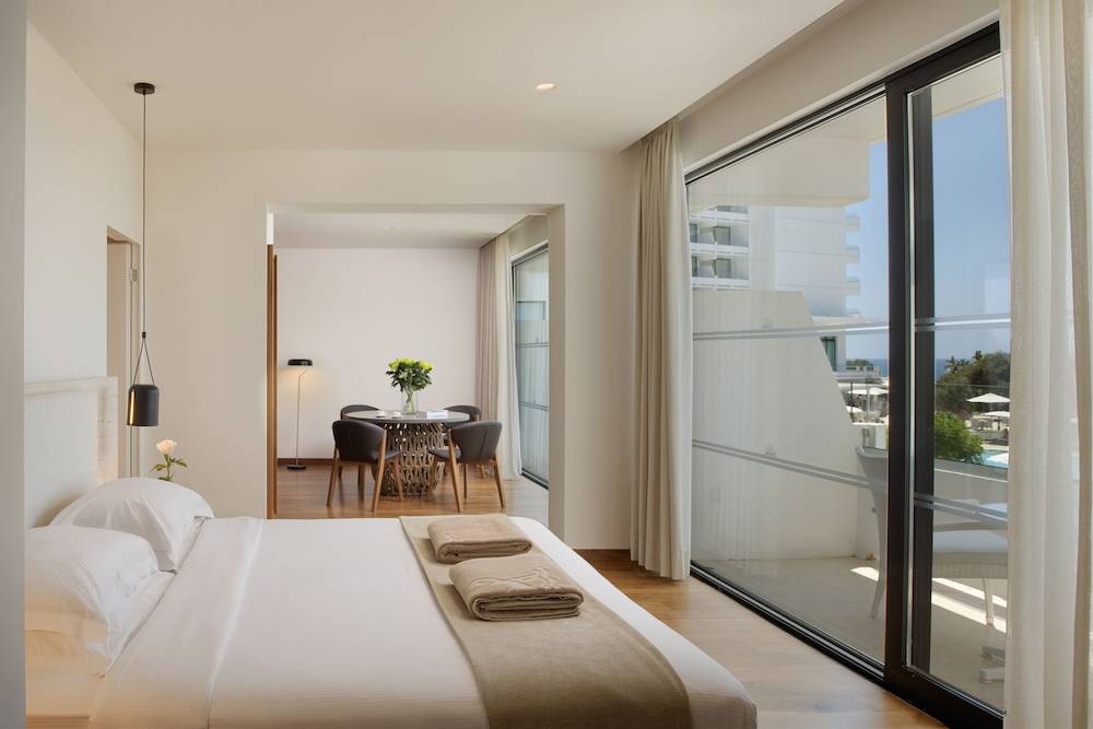 48_w3497h2334x3y0-b6fd59cd_z