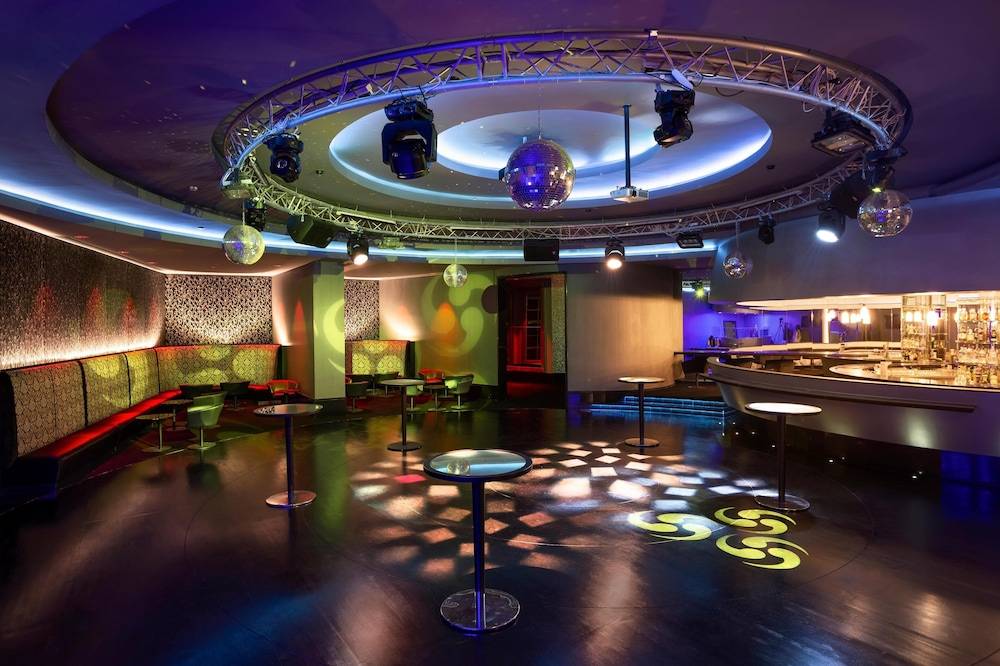 10_w3837h2557x3y3-88e2da92_z