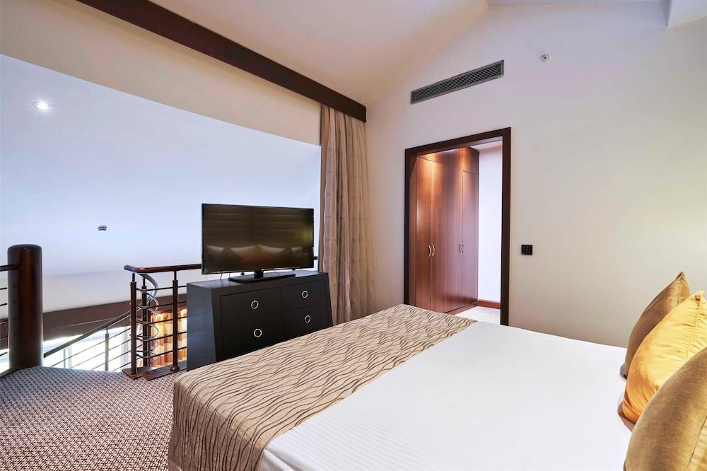 19_w3840h2556x0y4-83c7fc3a_z