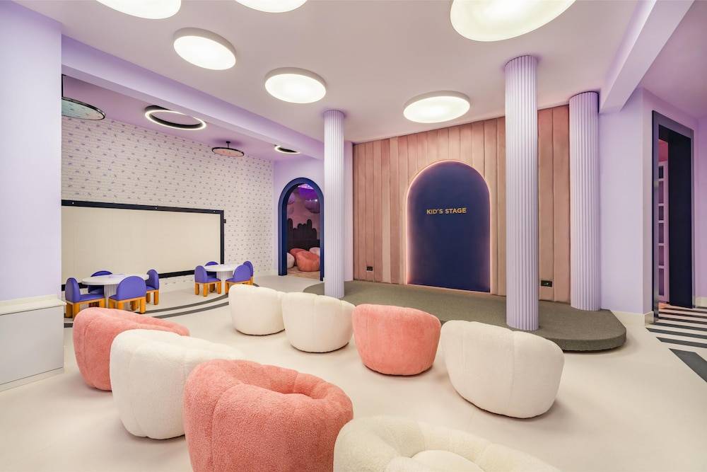 78_w3836h2559x4y0-a9379780_z