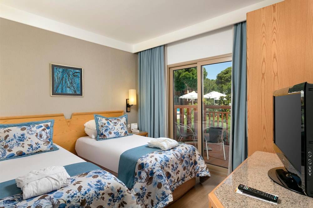 49_w3840h2556x0y4-090bd523_z