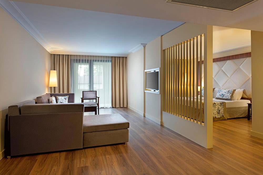 39_w5755h3835x5y5-43d929f7_z