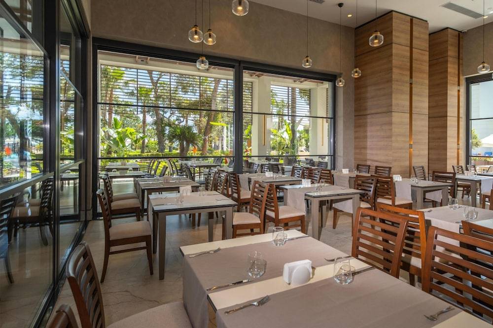 50_w5760h3835x0y5-118a0dbb_z