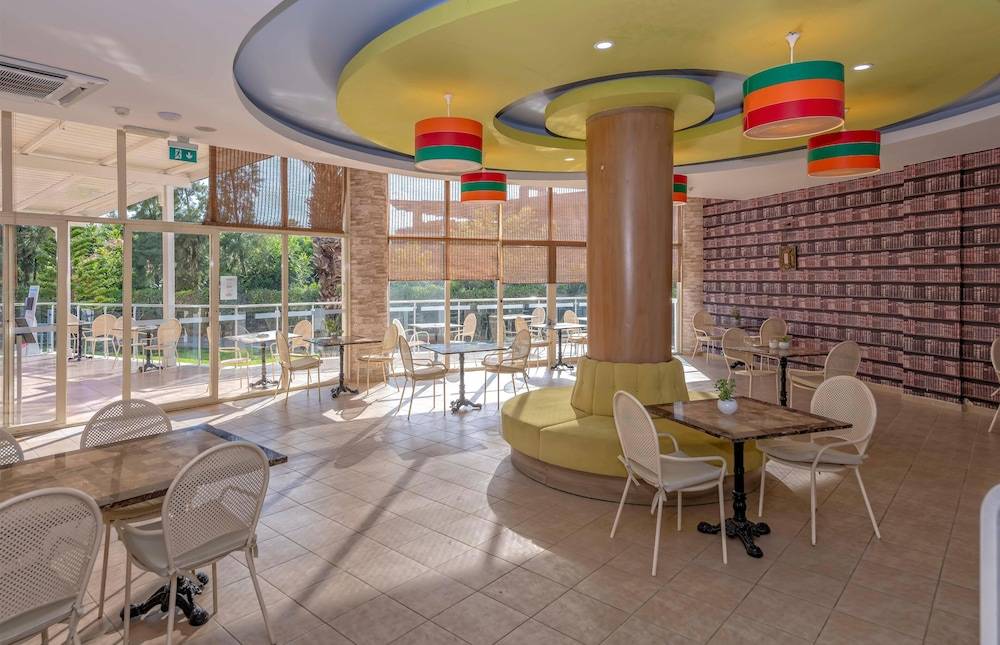 53_w5944h3835x0y5-0d374849_z