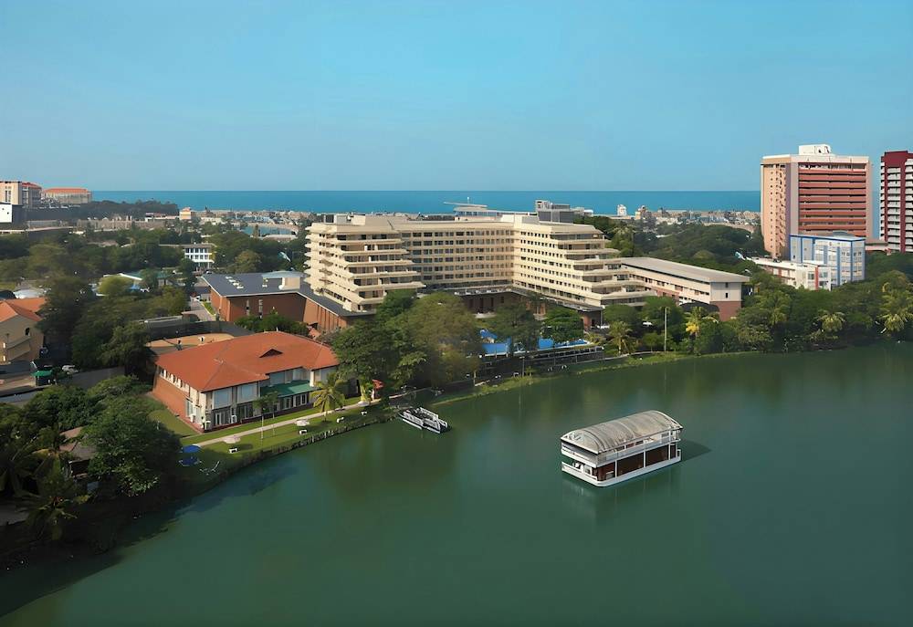 17_w4096h2814x0y0-cc00f351_z