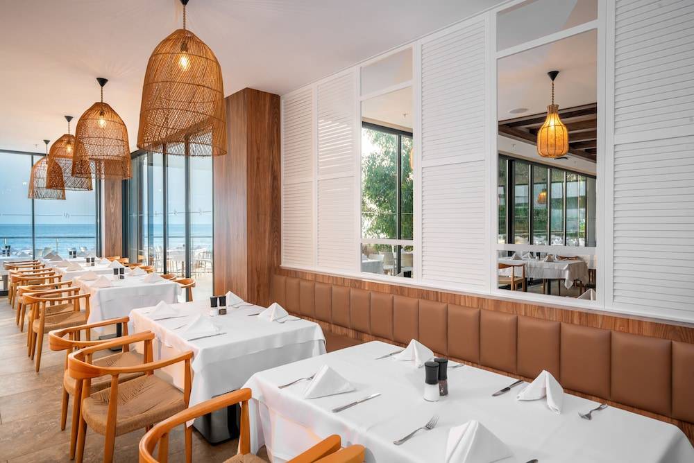 10_w7715h5156x9y0-db5adf82_z