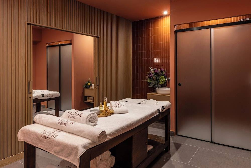 21_w5884h3930x11y0-ca1dedb8_z