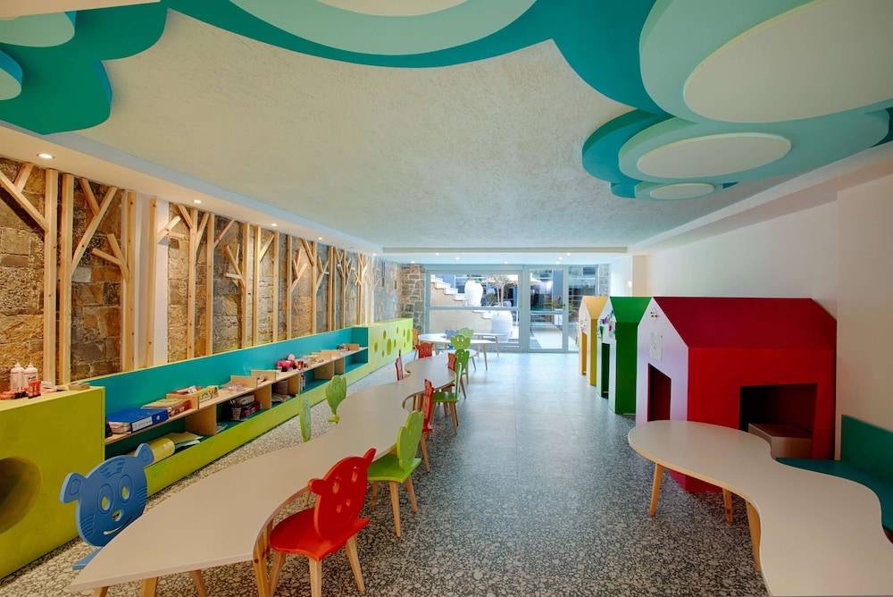 39_w3834h2560x3y0-915ffbe9_z