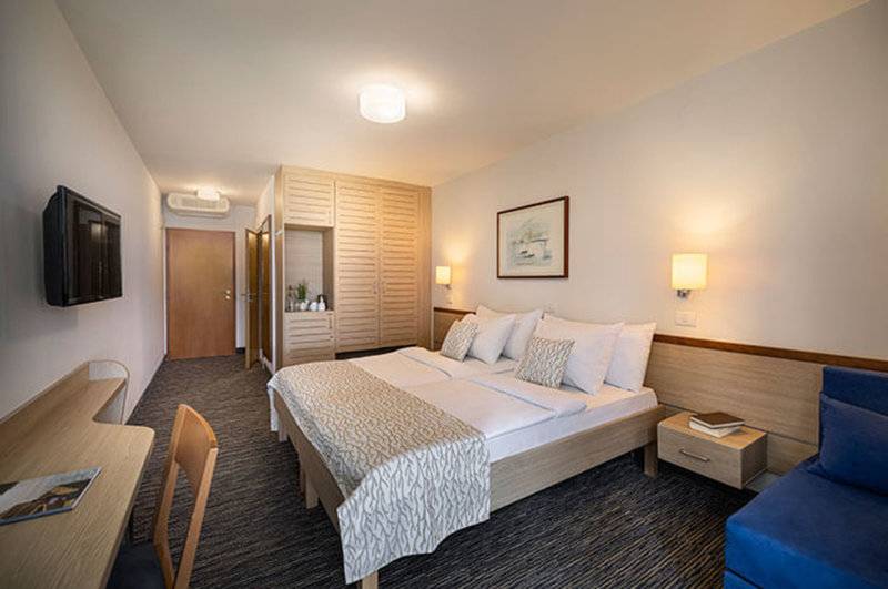 10_17576740_w_ 10_17576740_w_