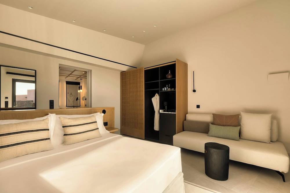 9_deb533eb_z