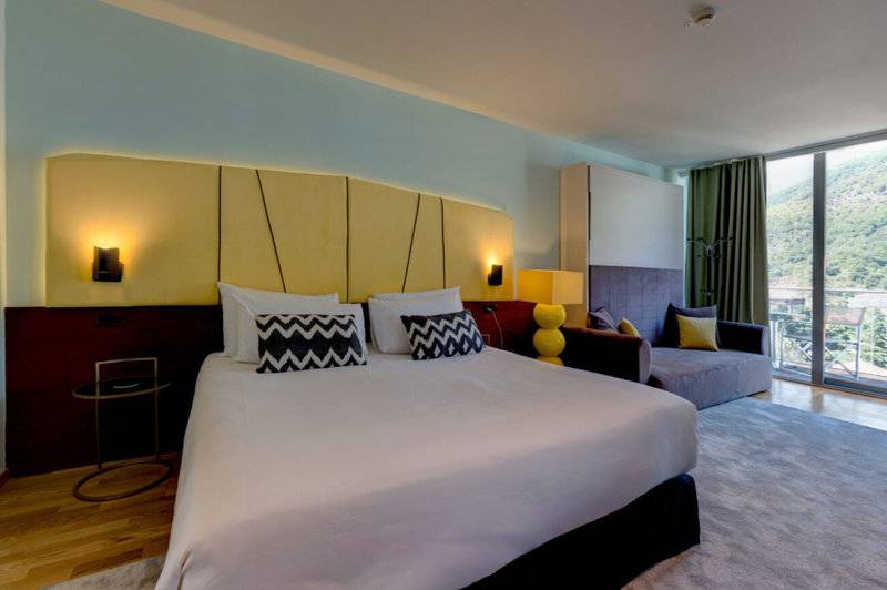 9_17902560_w_ 9_17902560_w_