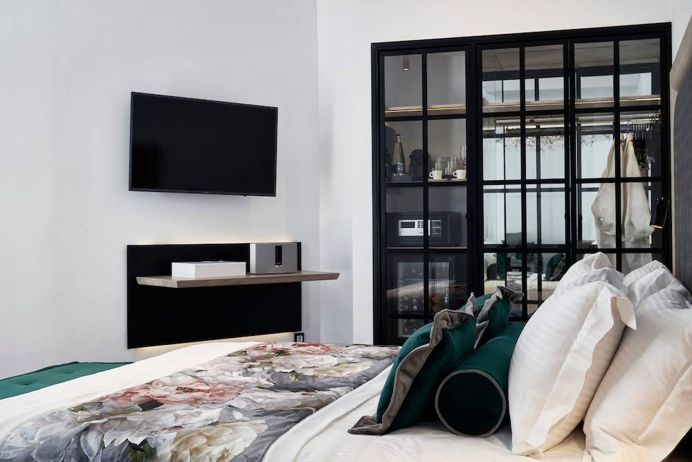 9_5616bb49_z
