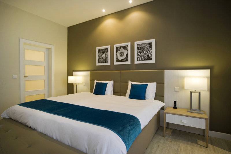 12_2473349_w_ 12_2473349_w_