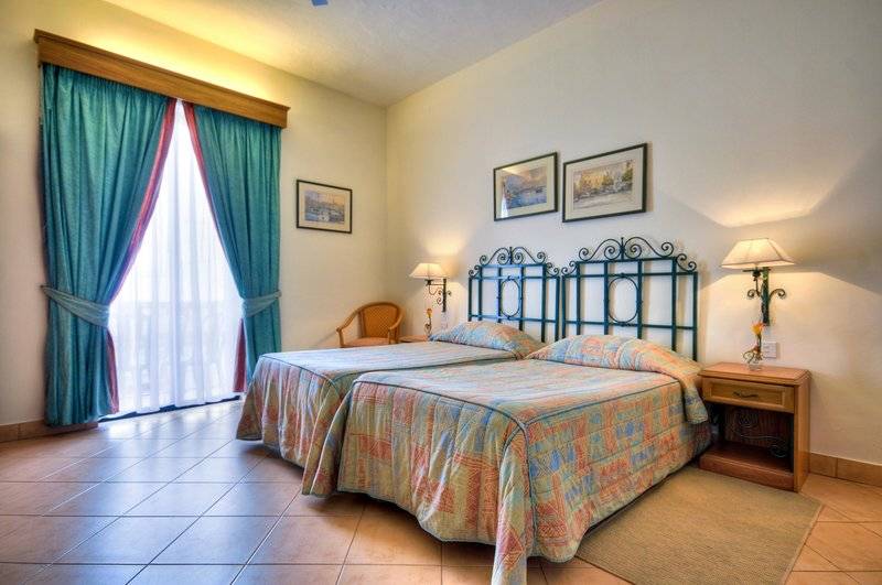 12_6467232_w_ 12_6467232_w_