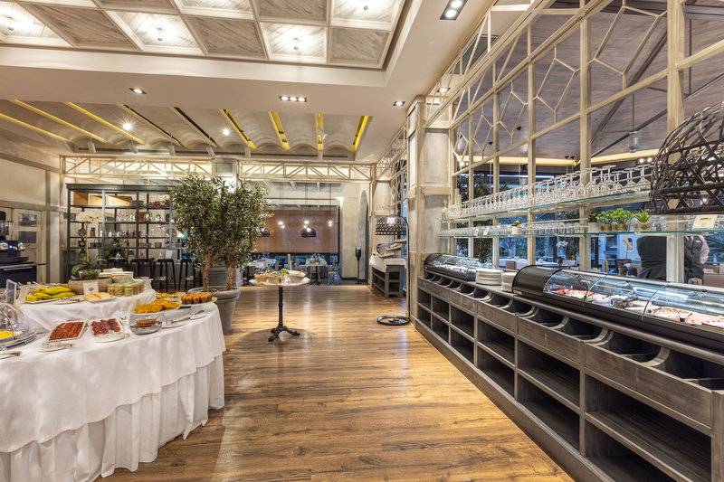 9_22149854_r 9_22149854_r