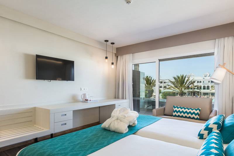 18_11190121_w 18_11190121_w