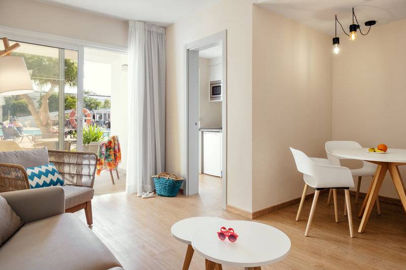 24_14003884_w 24_14003884_w