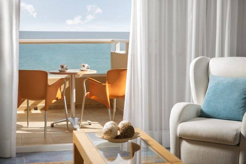 9_11206339_w 9_11206339_w