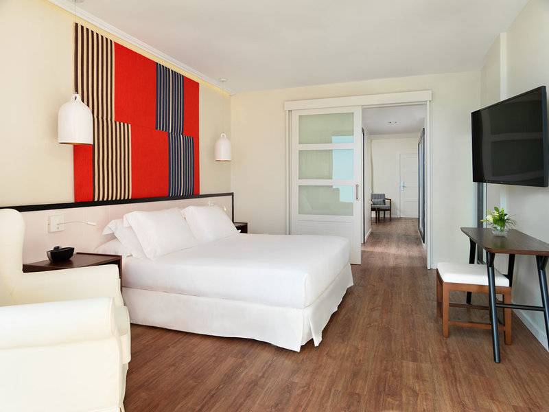 13_15723537_w 13_15723537_w