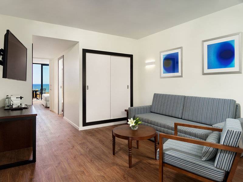 14_15723542_w 14_15723542_w